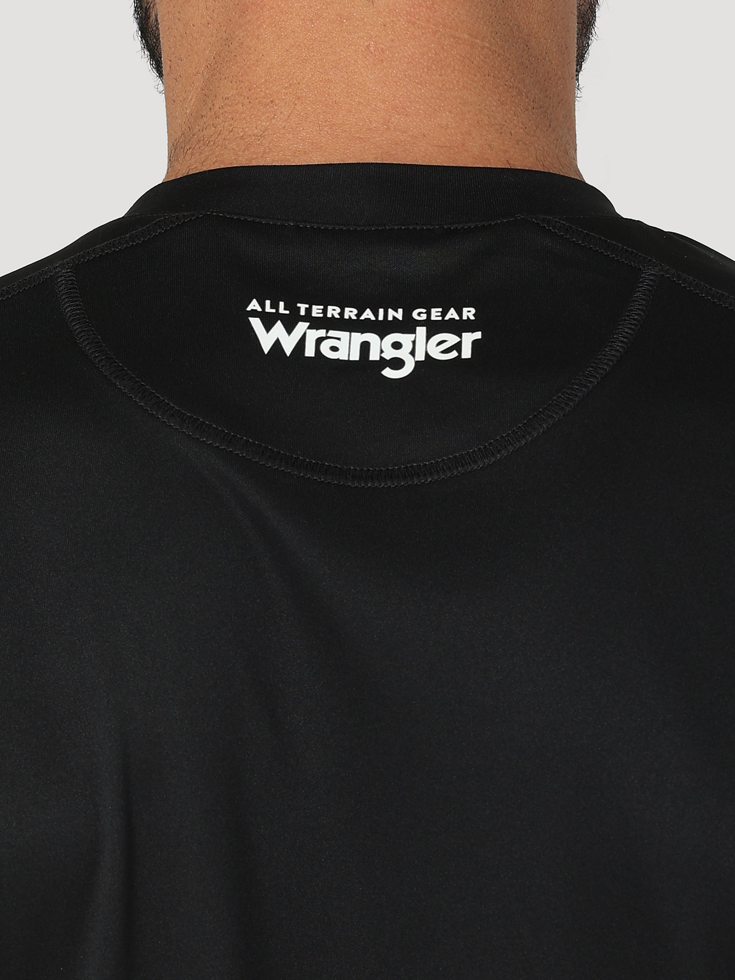 ATG Wrangler Angler™ Men's Performance Shirt in Jet Black alternative view 4