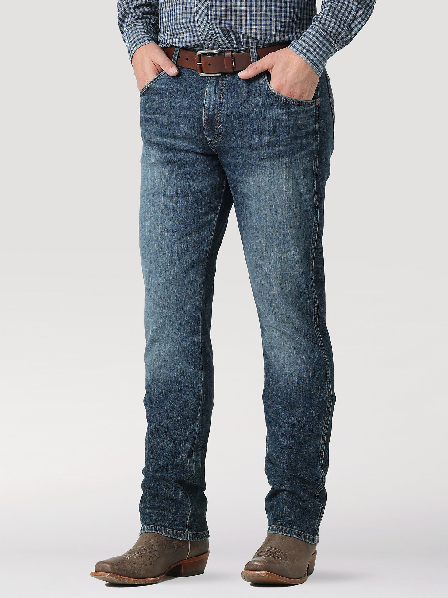 The Wrangler Retro® Premium Jean: Men's Slim Straight in Enerjean alternative view 1