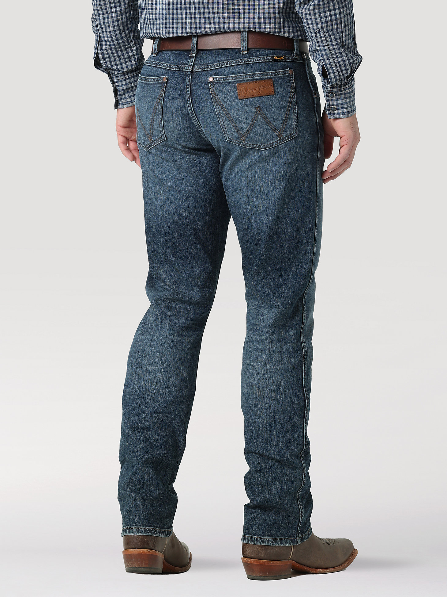The Wrangler Retro® Premium Jean: Men's Slim Straight in Enerjean alternative view 2