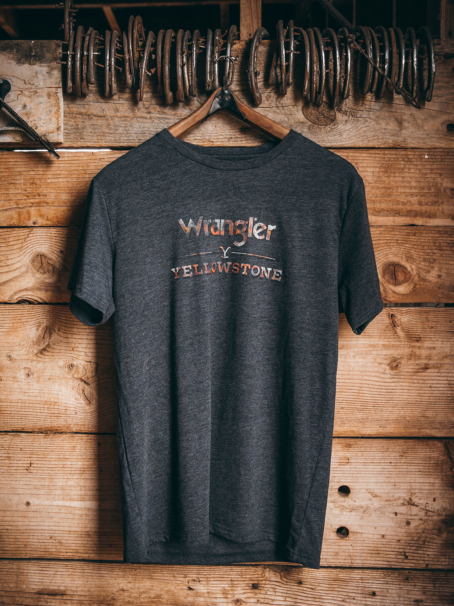 Wrangler x Yellowstone Men's Logo T-Shirt in Caviar Heather alternative view 1
