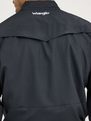 Men's Wrangler Performance Snap Long Sleeve Solid Shirt in Stretch Limo alternative view 4