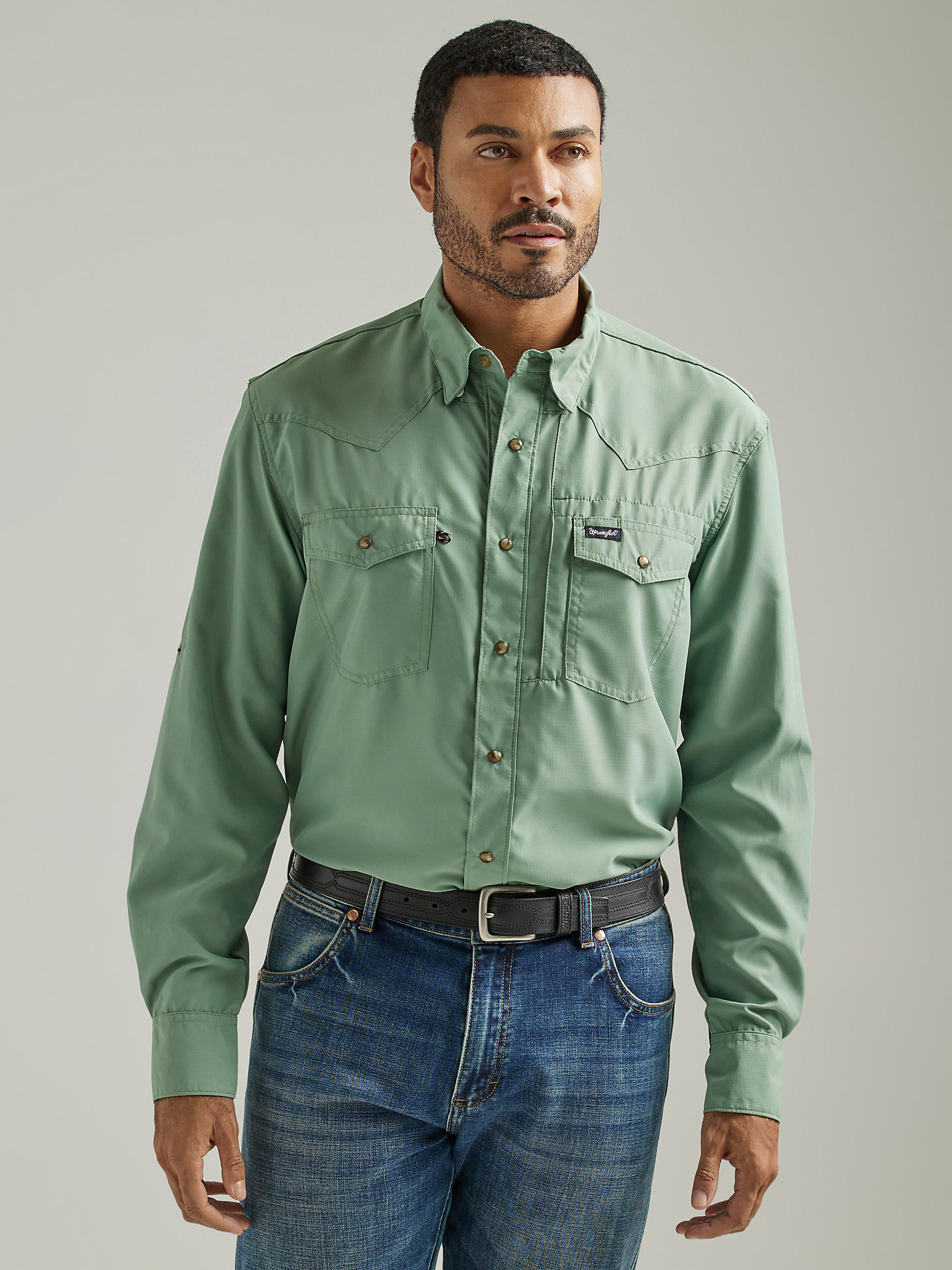 Men's Wrangler Performance Snap Long Sleeve Solid Shirt in Hedge Green main view