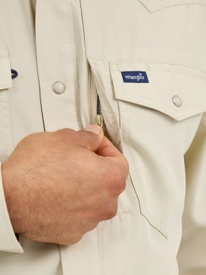 Men's Wrangler Performance Snap Long Sleeve Solid Shirt in Overcast alternative view 6