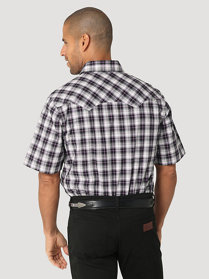 Men's Wrangler Retro® Short Sleeve Western Snap with Sawtooth Flap Pocket Plaid Shirt in Black White alternative view