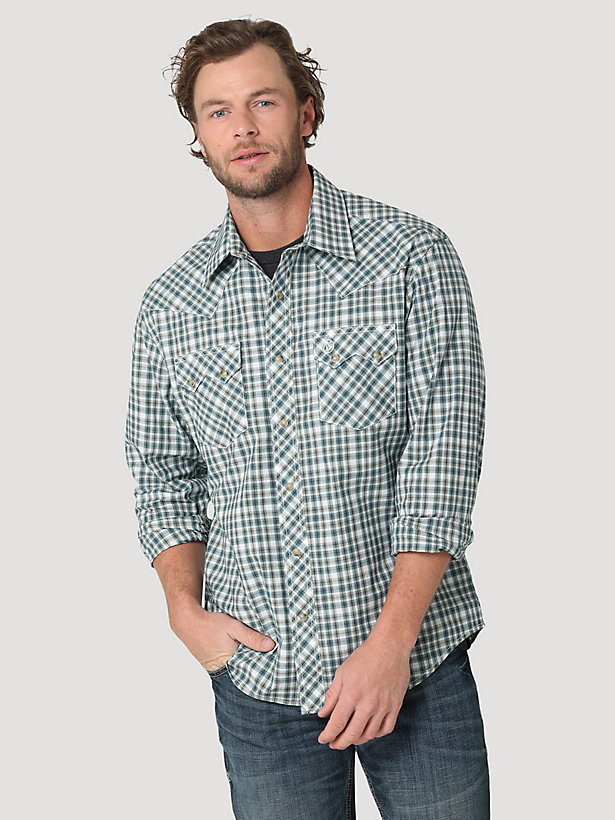 Men's Wrangler Retro® Long Sleeve Sawtooth Snap Pocket Western Shirt in Dark Green