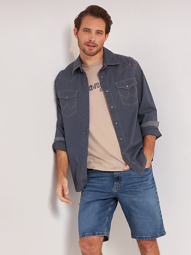 Men's Wrangler Retro Premium Contrast Trim Western Snap Flap Pocket Solid Shirt in Ombre Blue