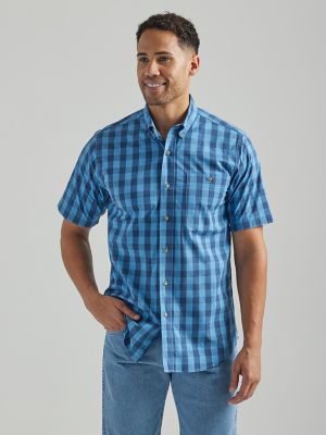 Wrangler Rugged Wear® Short Sleeve Wrinkle Resist Plaid Button-Down Shirt  in Deep blue