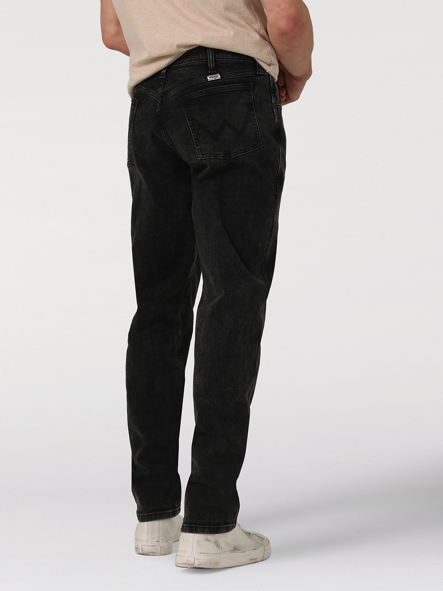 Men's Relaxed Taper Jean in Frosted Black alternative view 1
