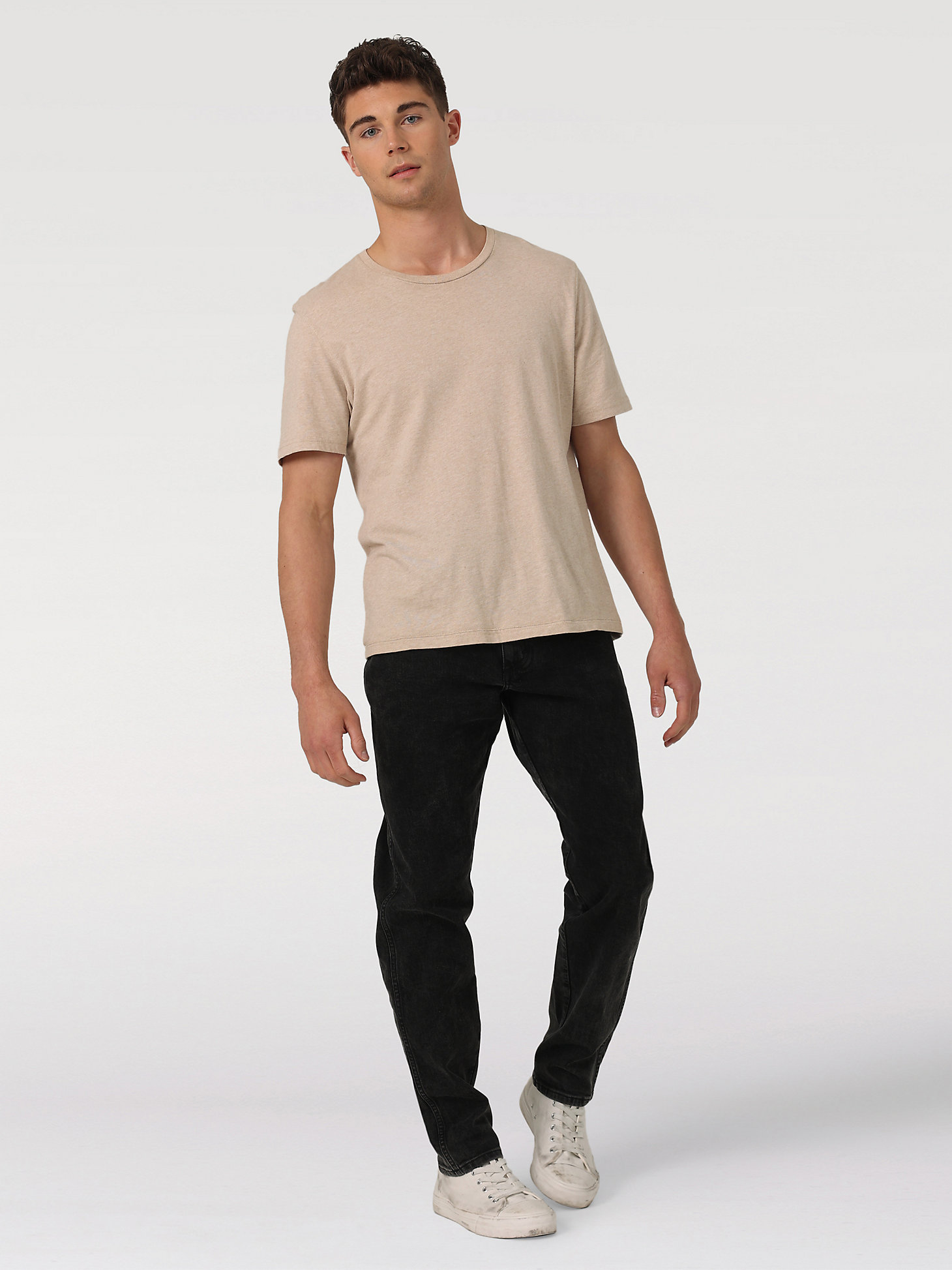 Men's Relaxed Taper Jean in Frosted Black alternative view 6