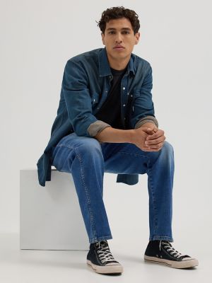 Men's Relaxed Taper Jean in Seventeen alternative view 4