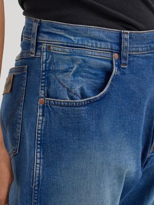 Men's Relaxed Taper Jean in Seventeen alternative view 6