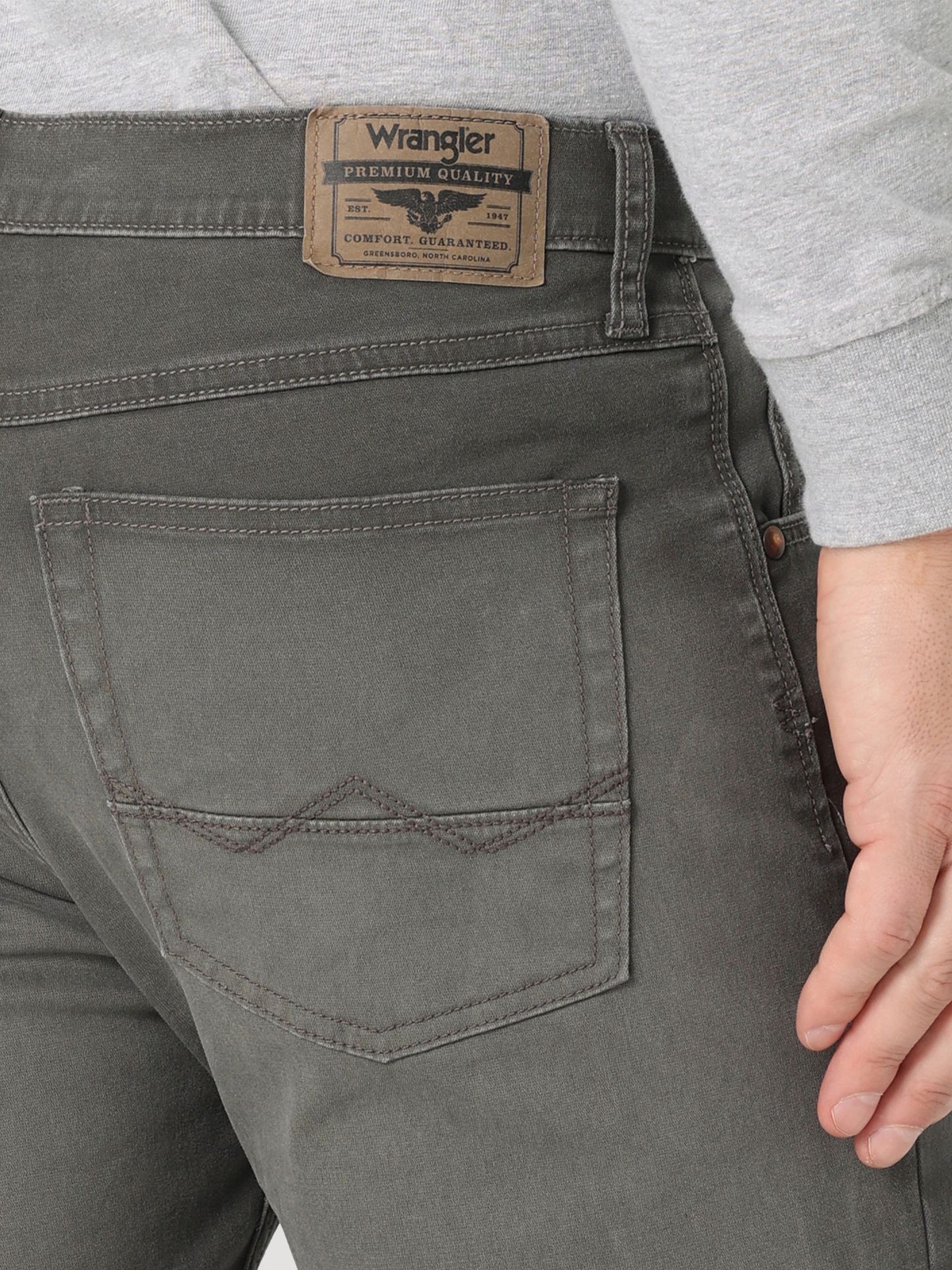 Мужские джинсы Wrangler Free To Stretch™ Straight Fit Jean, цвет: Антрацитовый — фото 3