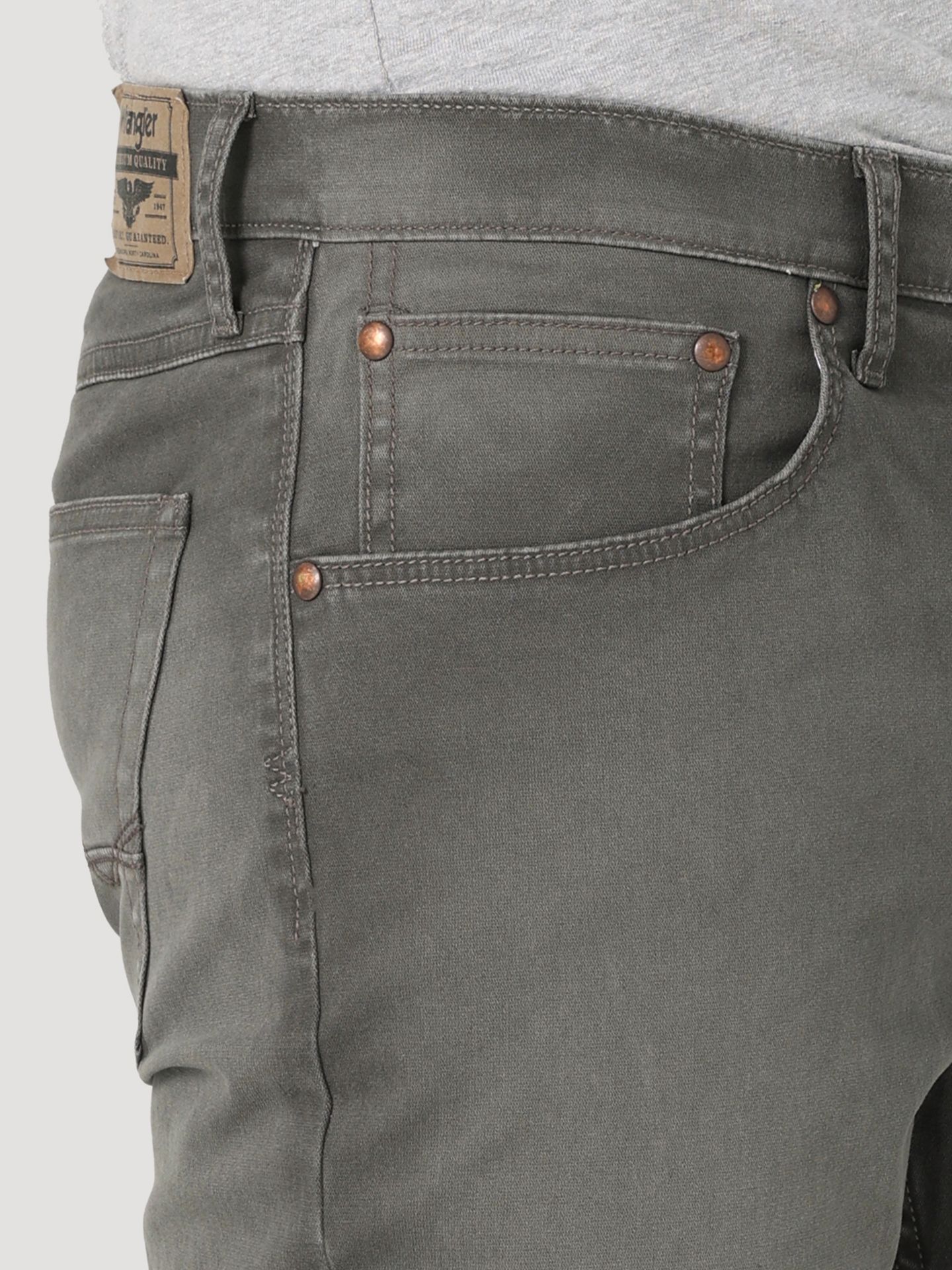 Мужские джинсы Wrangler Free To Stretch™ Straight Fit Jean, цвет: Антрацитовый — фото 5