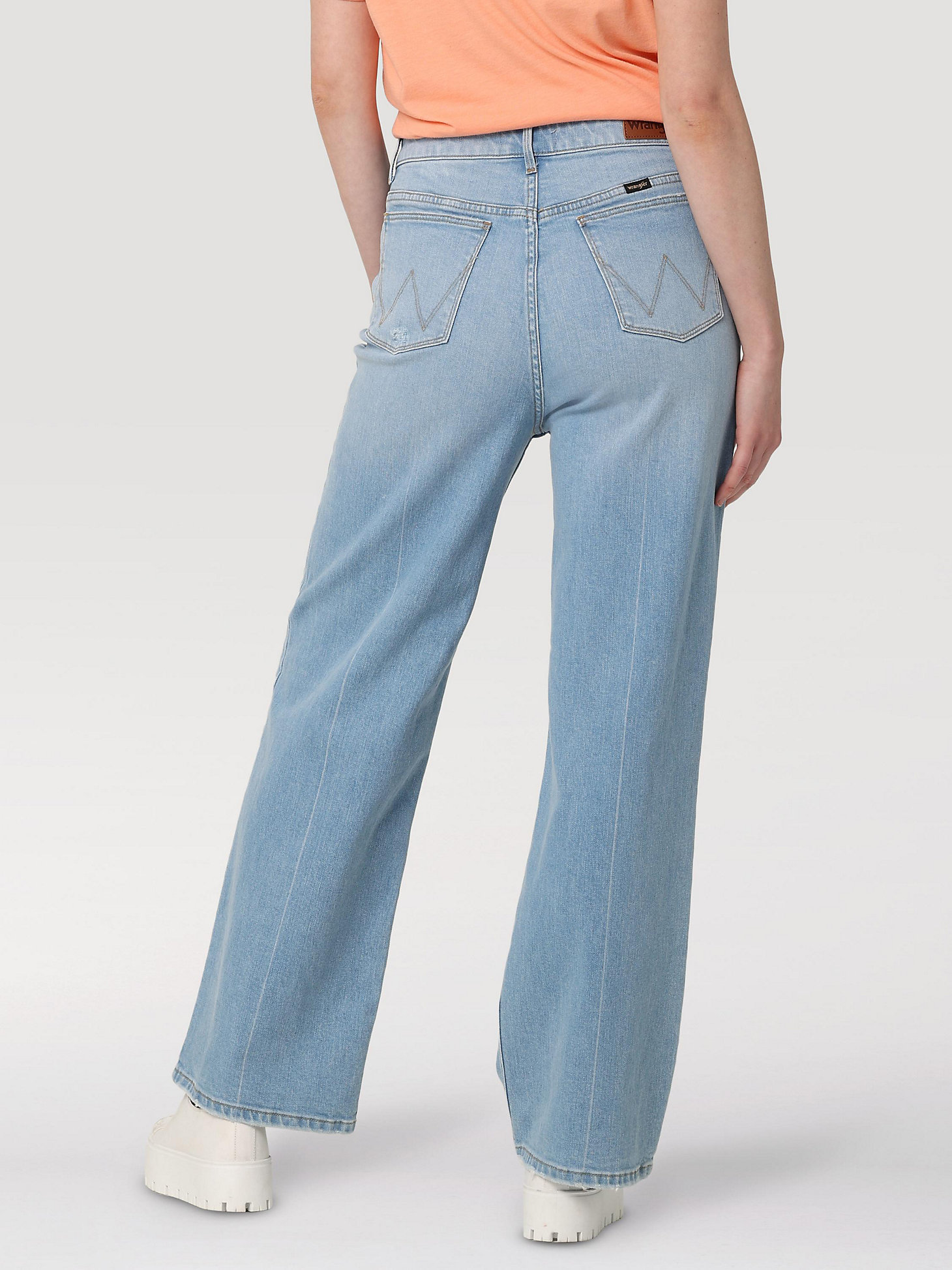 Women's Loose Fit Jean in Light Wash alternative view 4