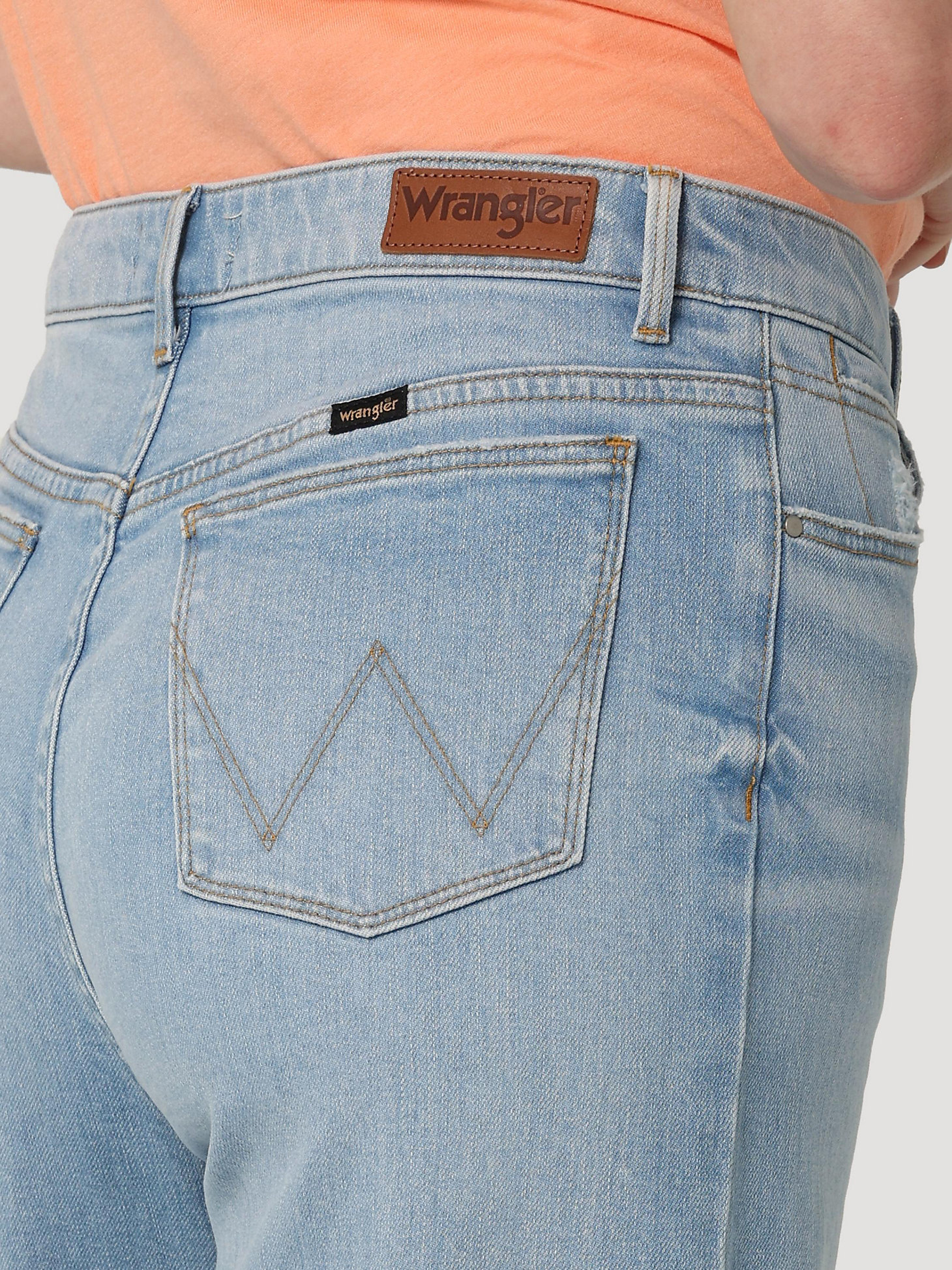 Women's Loose Fit Jean in Light Wash alternative view 5
