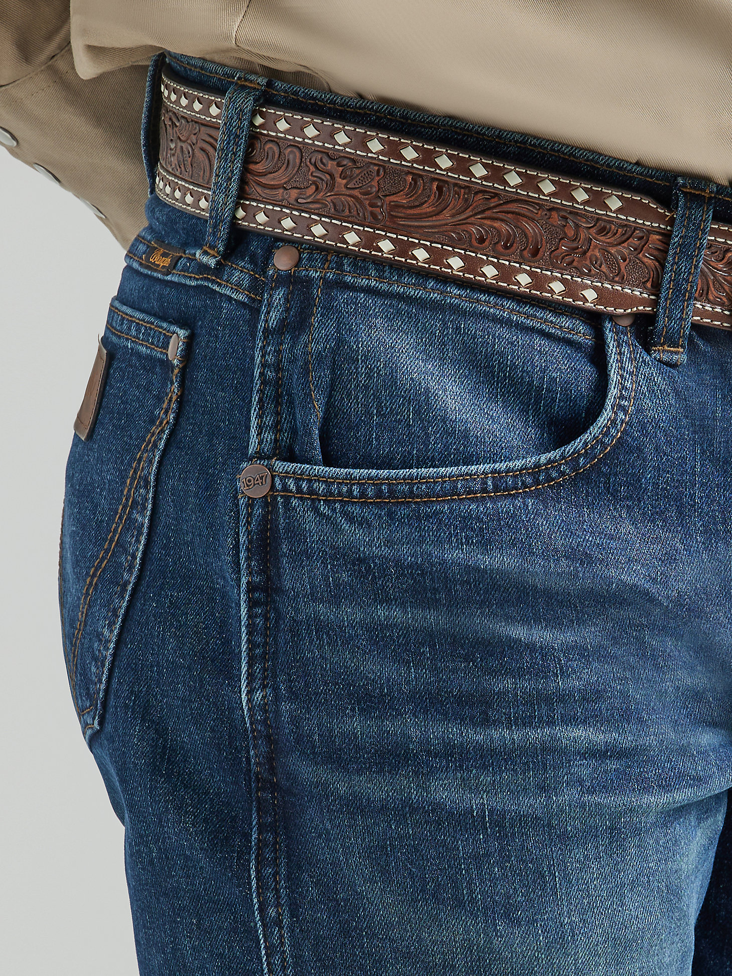 The Wrangler Retro® Premium Jean: Men's Slim Straight in Blue Dasher alternative view 4