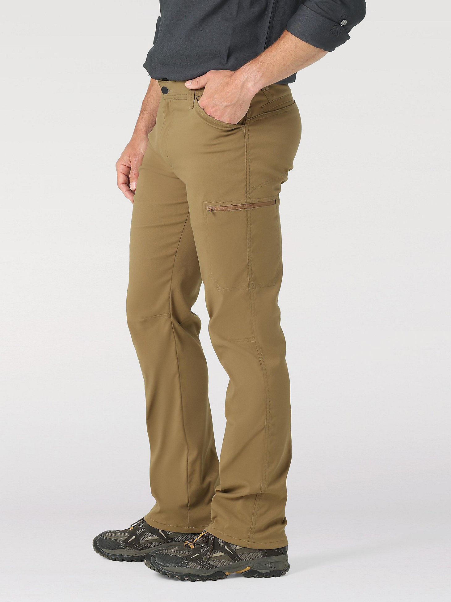 Men's Wrangler® Flex Waist Outdoor Cargo Pant in Kangaroo alternative view 3
