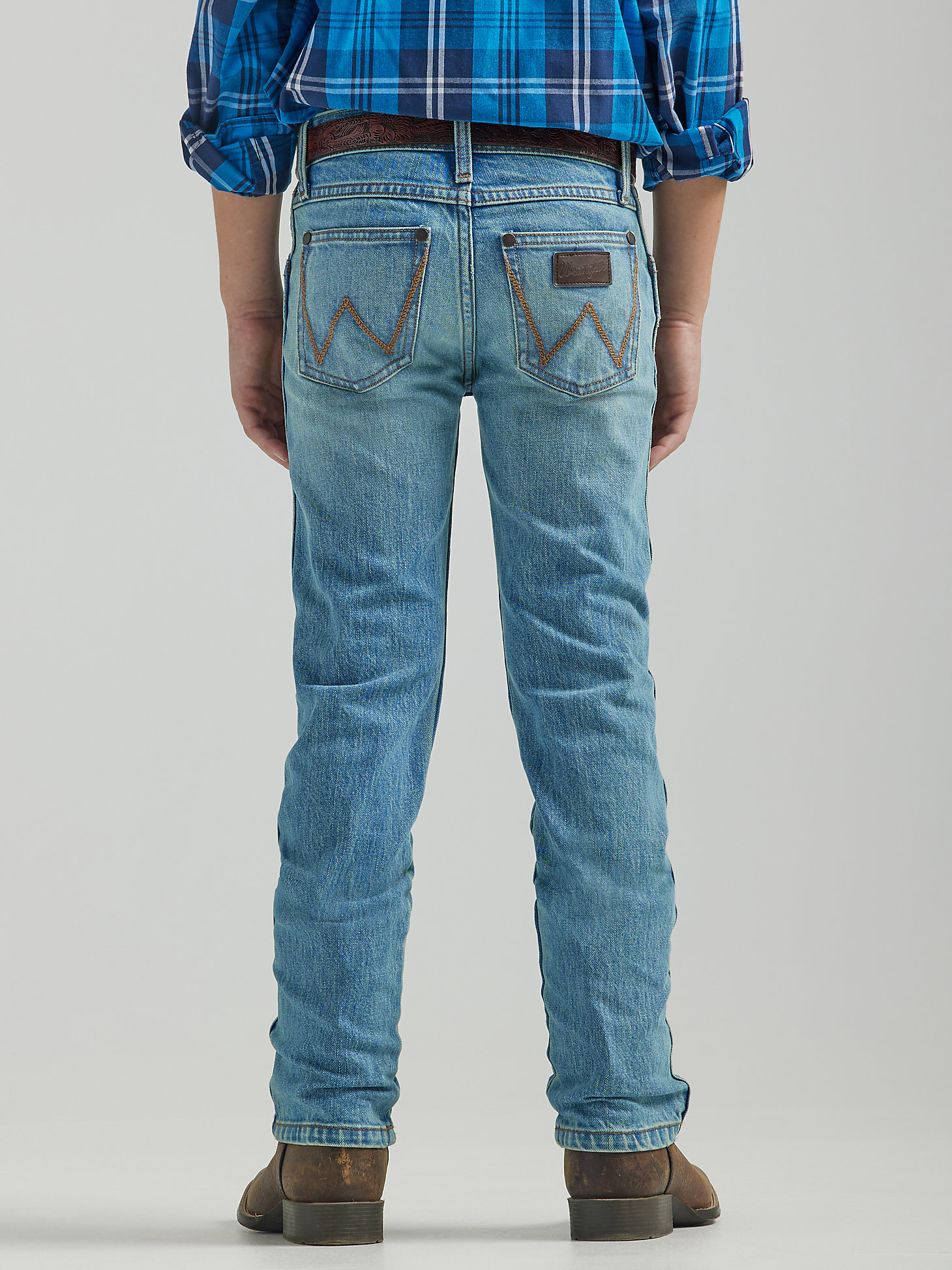 Boy's Wrangler Retro® Slim Straight Jean (4-20) in Buffalo Pass alternative view 2