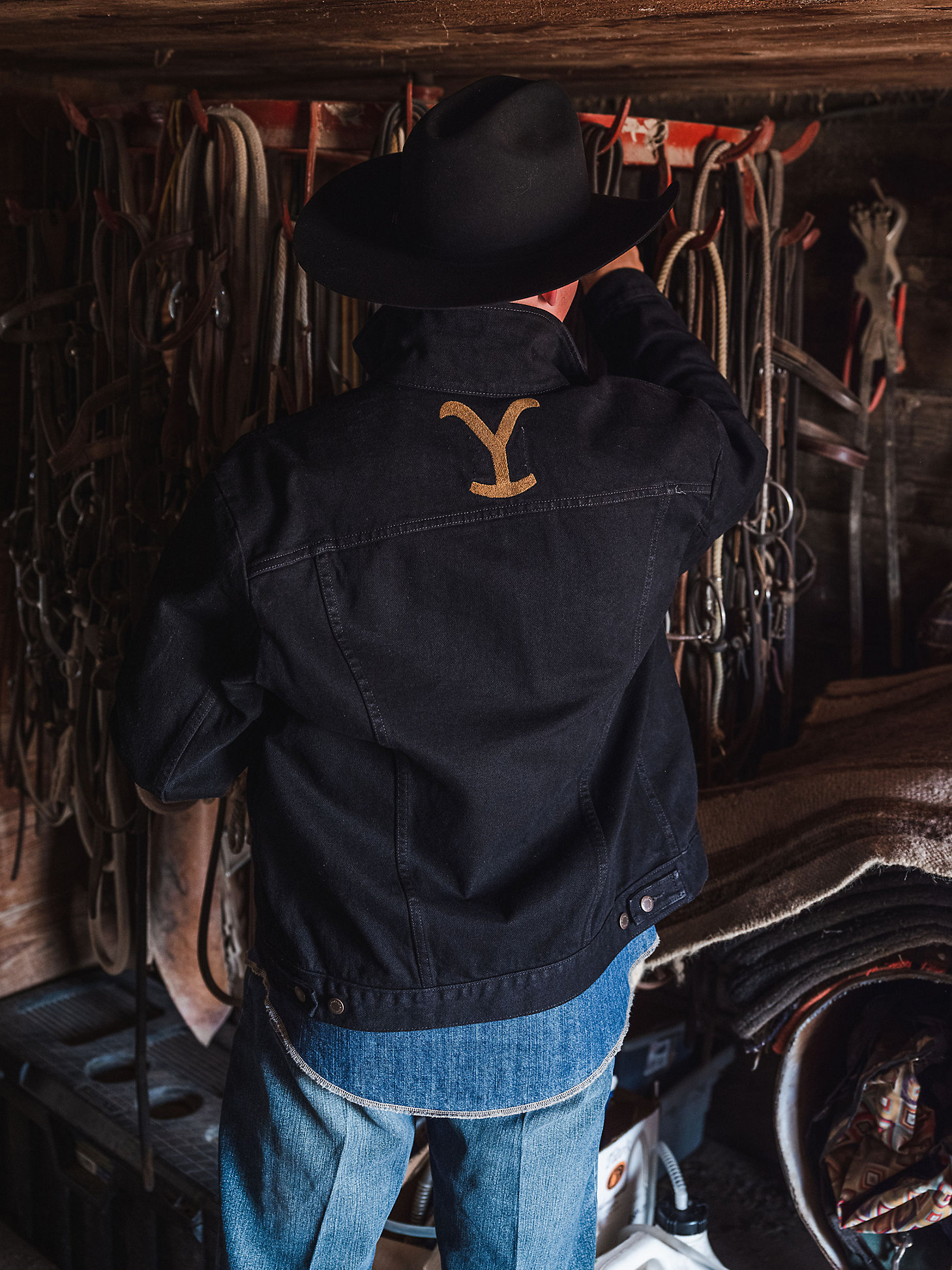 Wrangler x Yellowstone Y Unlined Denim Jacket in Black alternative view 2