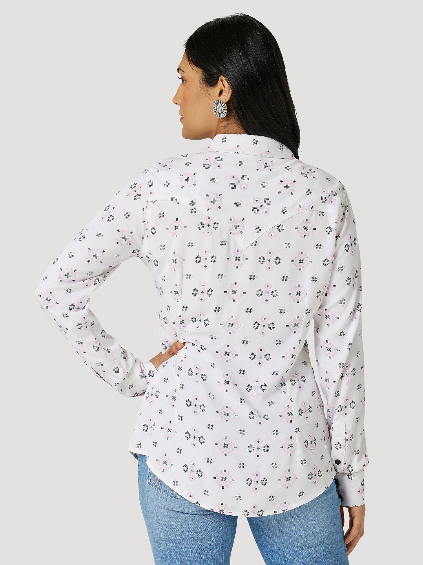 Women's Wrangler Retro® Geo Print Western Snap Shirt in White Tec alternative view 1