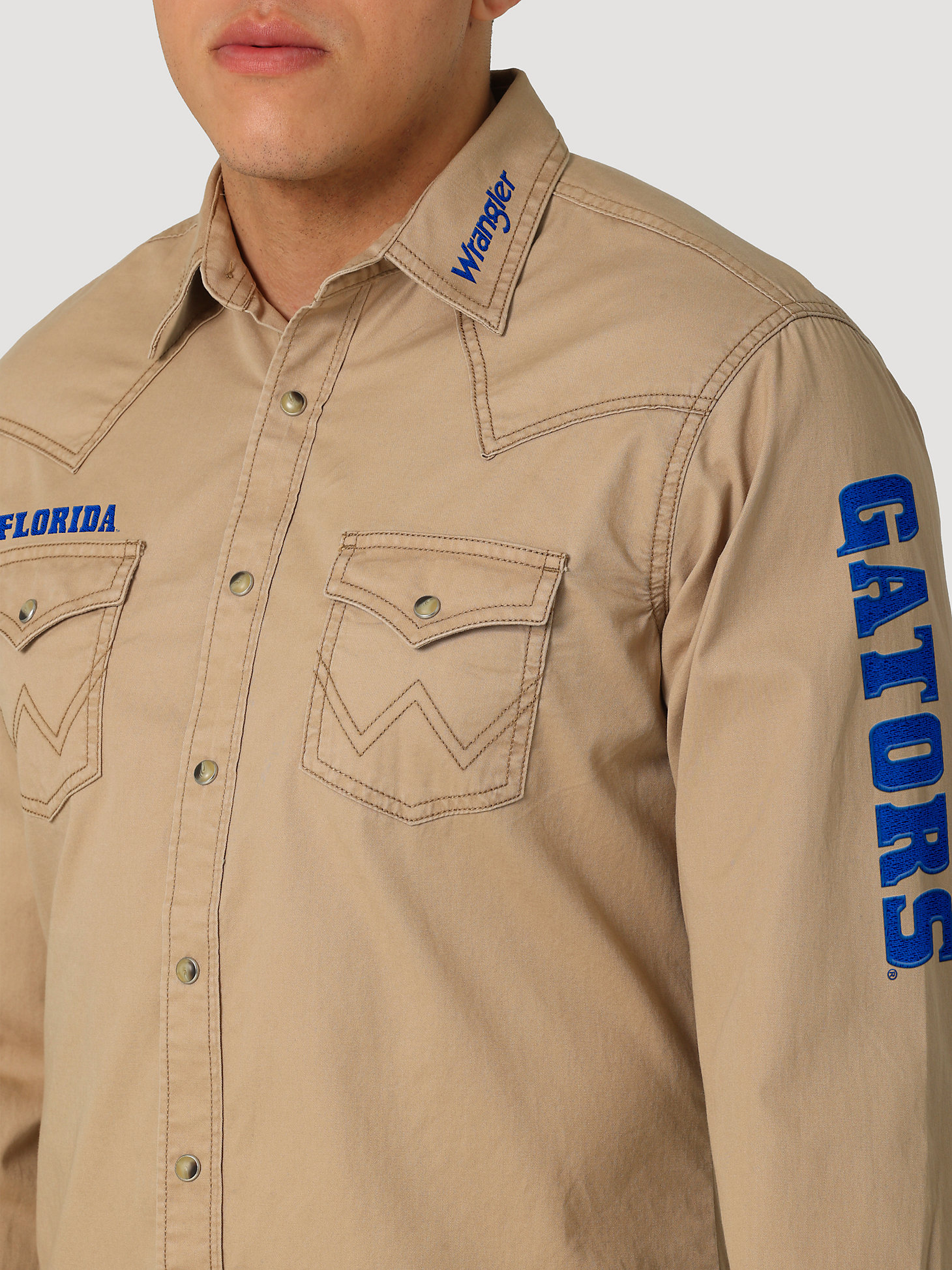Wrangler Collegiate Embroidered Twill Western Snap Shirt in University of Florida alternative view 2