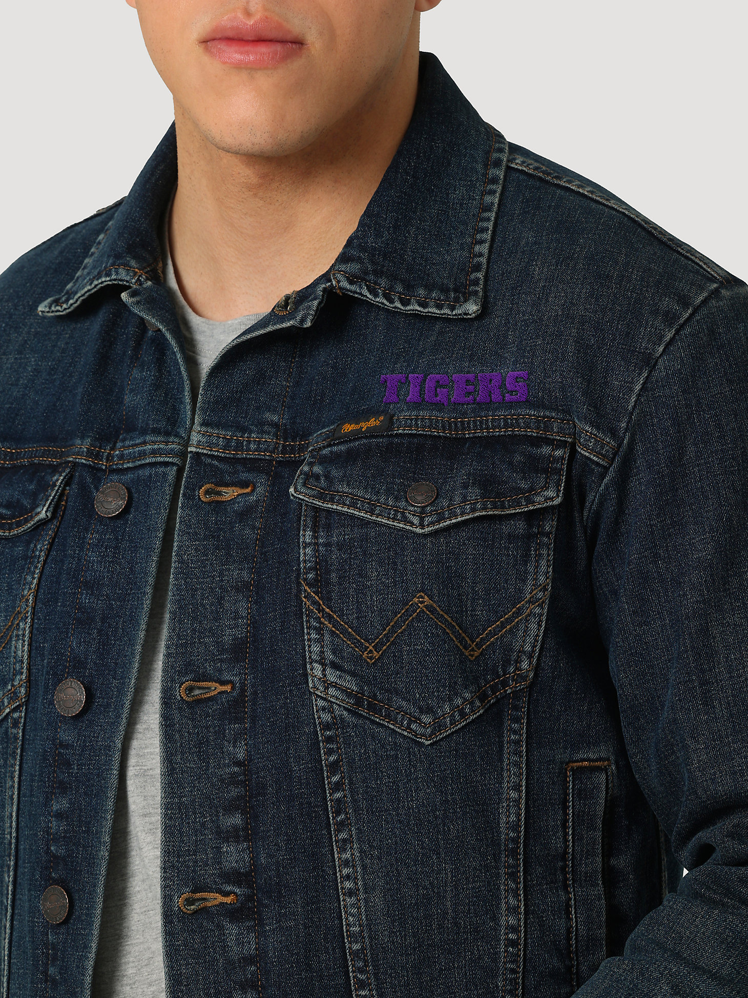 Men's Wrangler Retro Collegiate Embroidered Denim Jacket in Louisiana State University alternative view 3