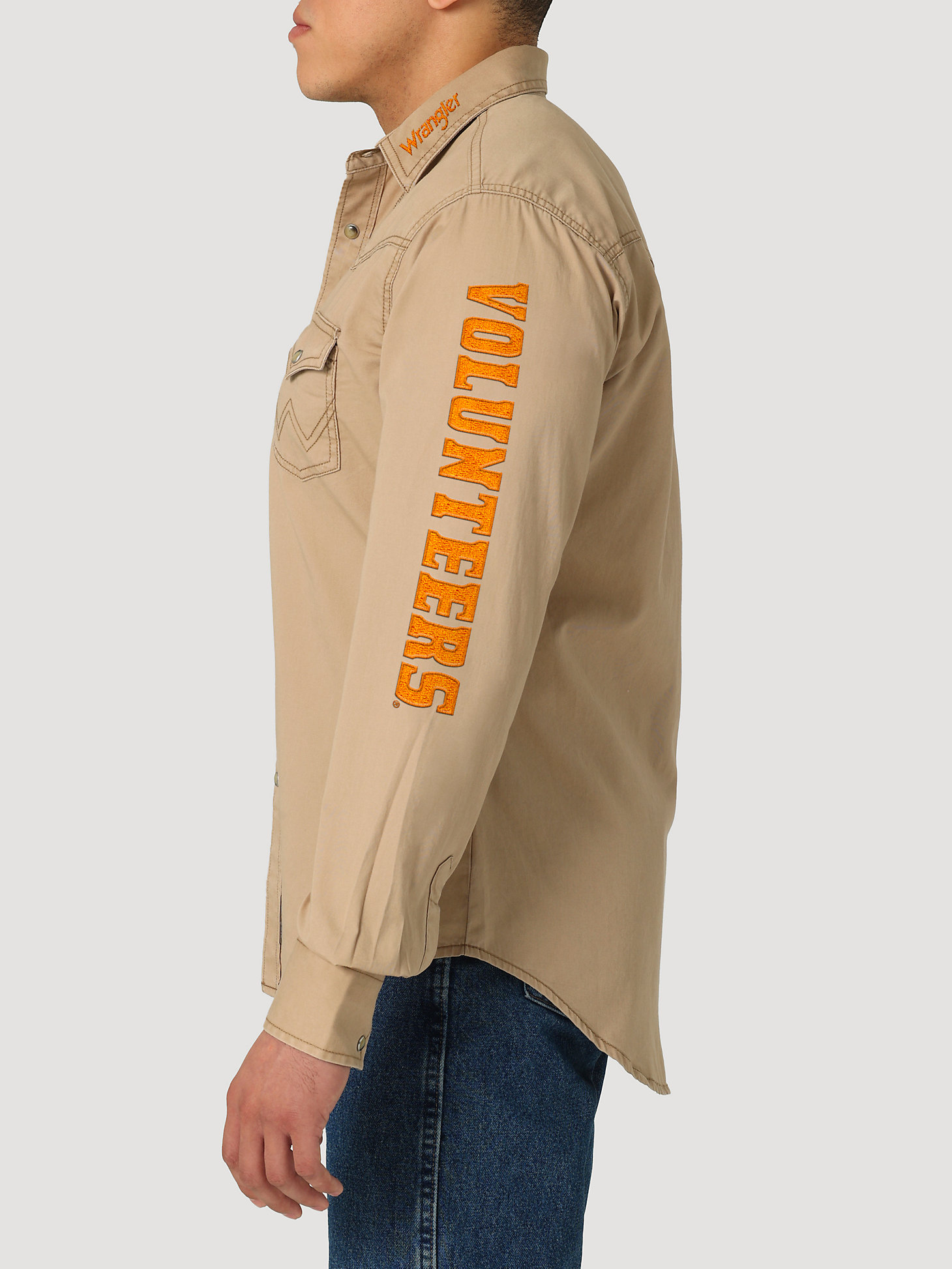 Wrangler Collegiate Embroidered Twill Western Snap Shirt in University of Tennessee alternative view 2