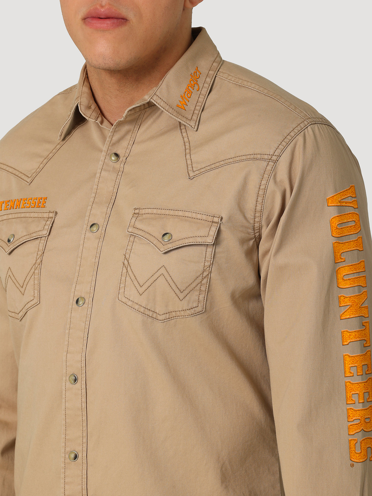 Wrangler Collegiate Embroidered Twill Western Snap Shirt in University of Tennessee alternative view 3