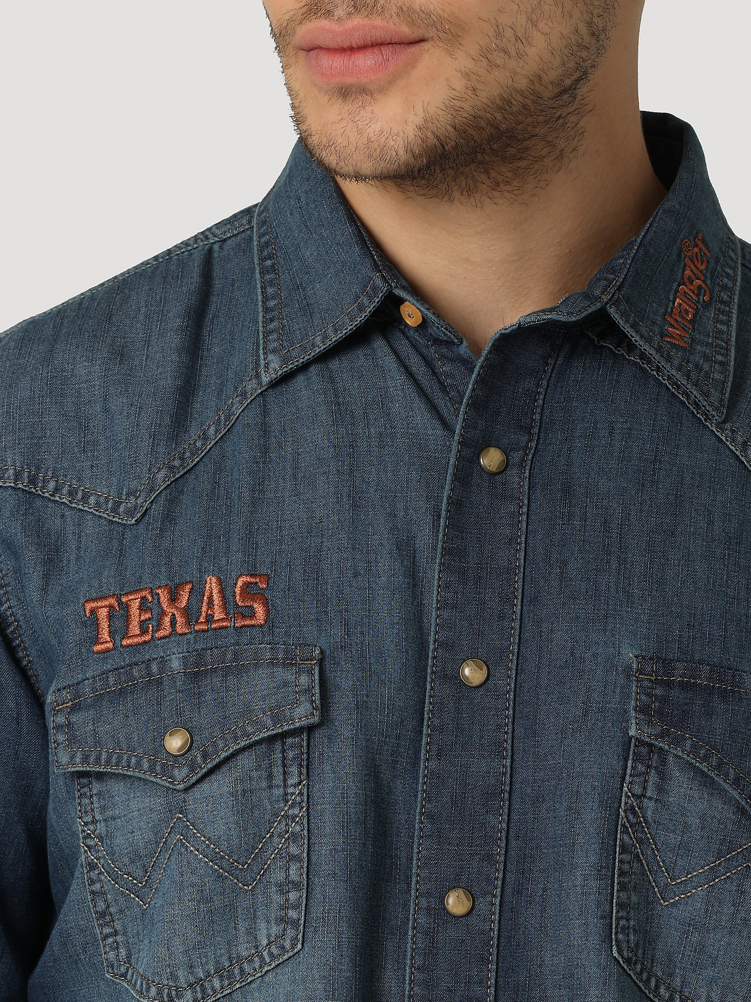 Men's Wrangler Collegiate Denim Western Snap Shirt in University of Texas alternative view 4