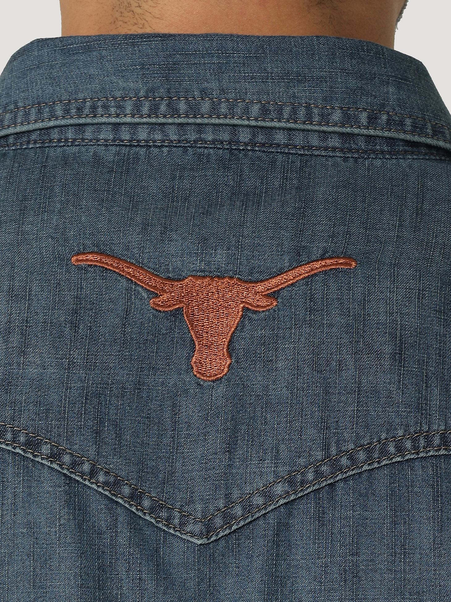 Men's Wrangler Collegiate Denim Western Snap Shirt in University of Texas alternative view 5