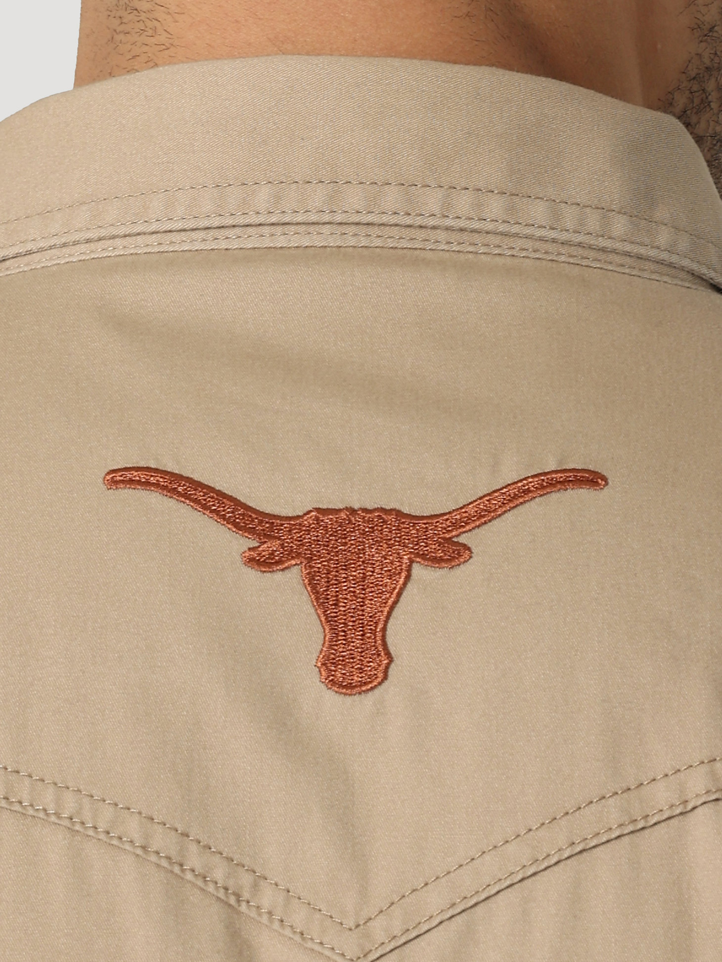 Wrangler Collegiate Embroidered Twill Western Snap Shirt in University of Texas alternative view 4