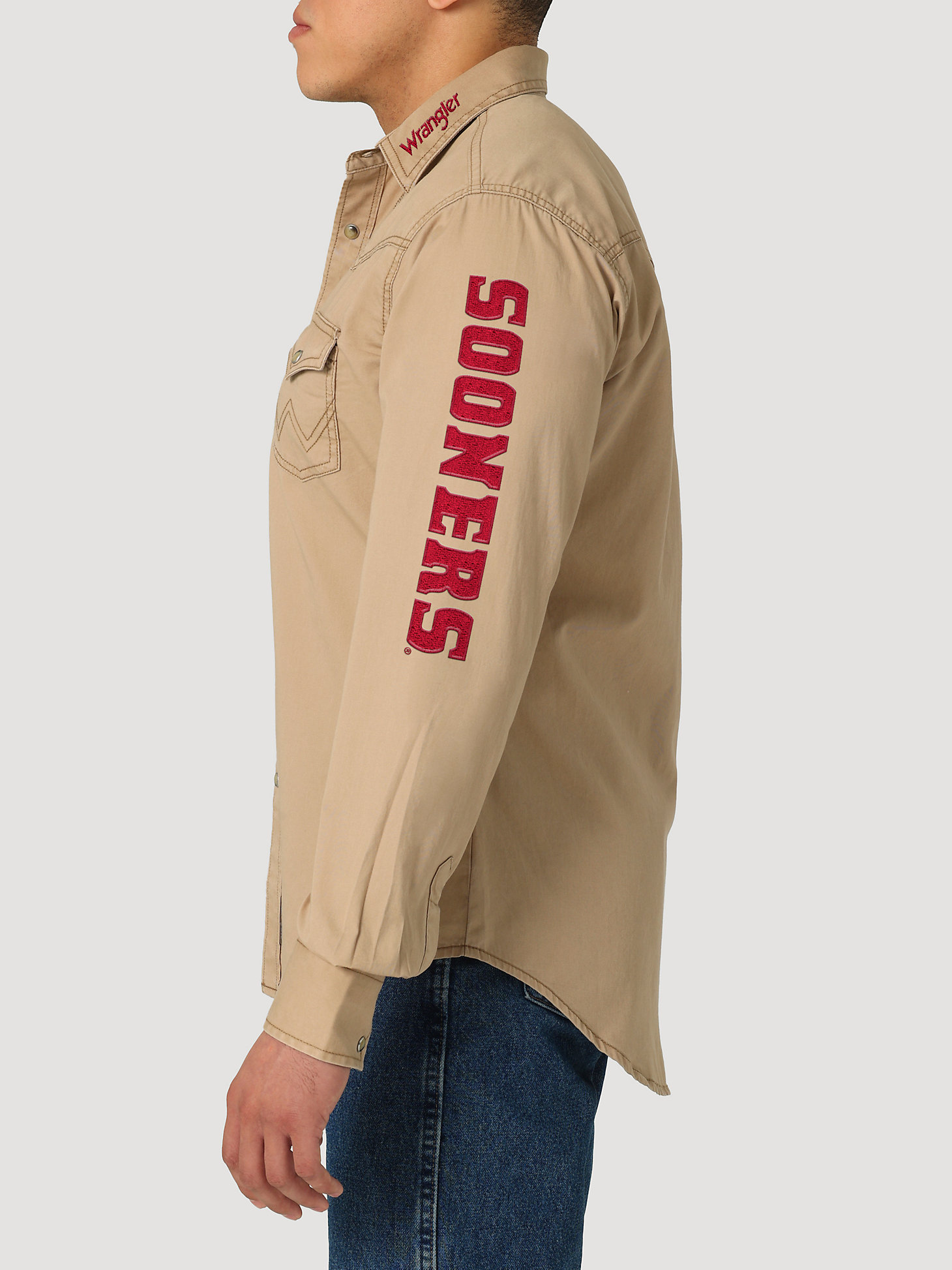 Wrangler Collegiate Embroidered Twill Western Snap Shirt in University of Oklahoma alternative view 2
