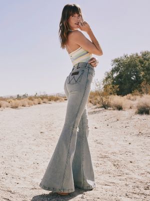 Women's Flare & Trouser Jeans | Wrangler®