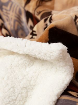Nestl Cut Plush Fleece Throw Blanket - Lightweight Super Soft Fuzzy Luxury  Bed Blanket for Bed - On Sale - Bed Bath & Beyond - 34410546