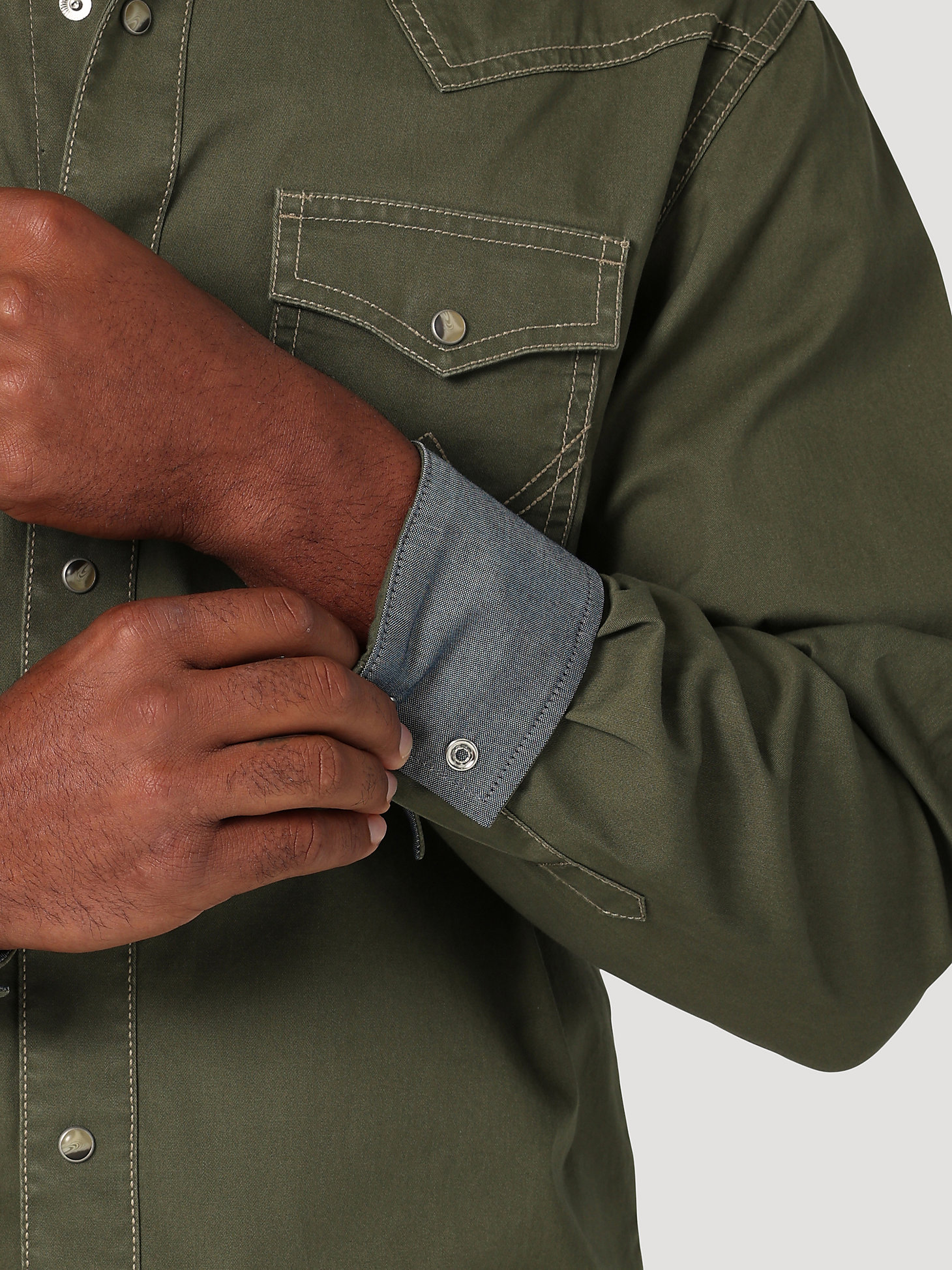Men's Wrangler Retro Premium Western Snap Solid Shirt in Grape Leaf alternative view 3