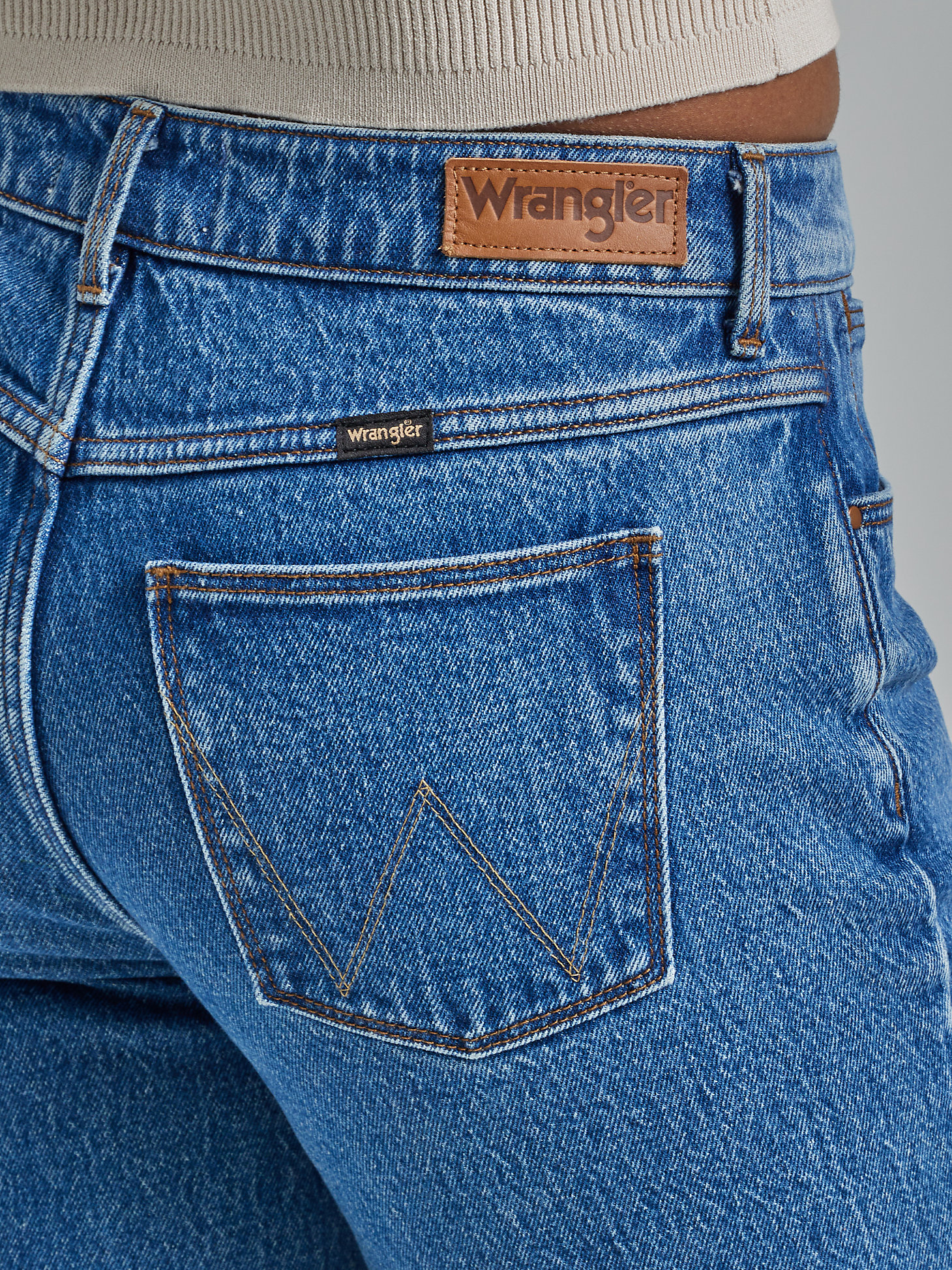 Women's Wrangler® Fierce Flare Jean in Meadow alternative view 7