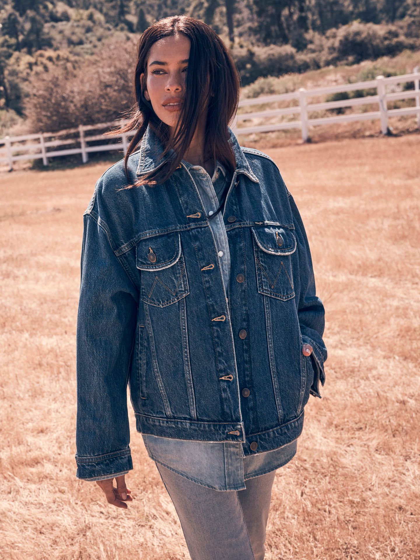 Женская куртка Wrangler Girlfriend Denim Jacket, цвет: Daffodil — фото 1
