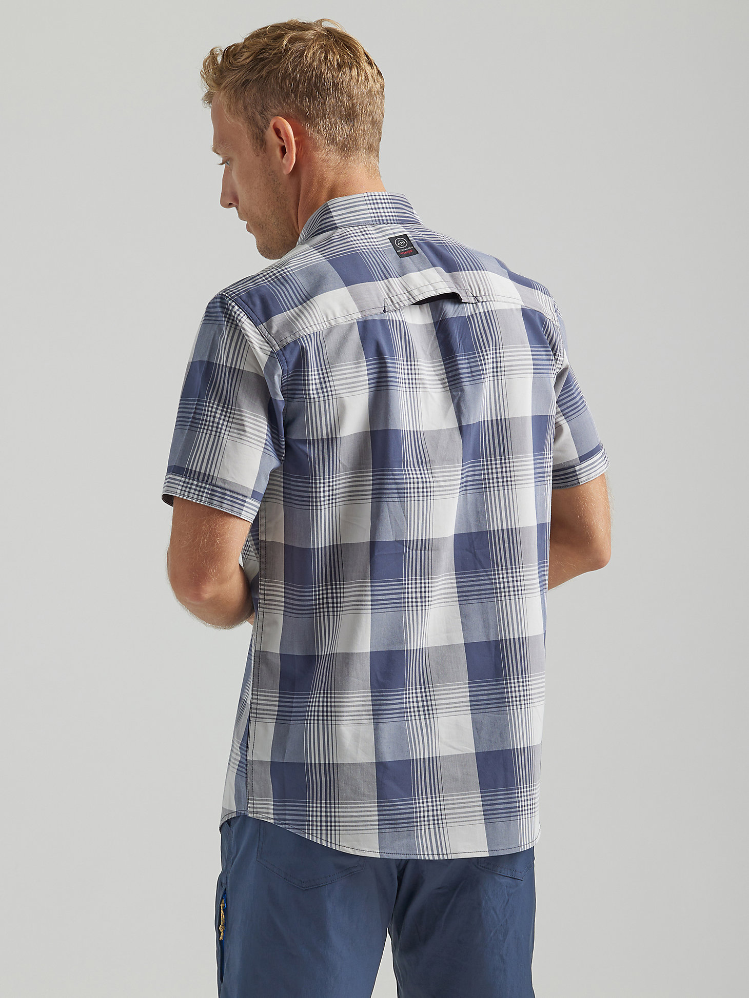 ATG By Wrangler™ Men's Asymmetrical Zip Pocket Plaid Shirt in Mist alternative view 2