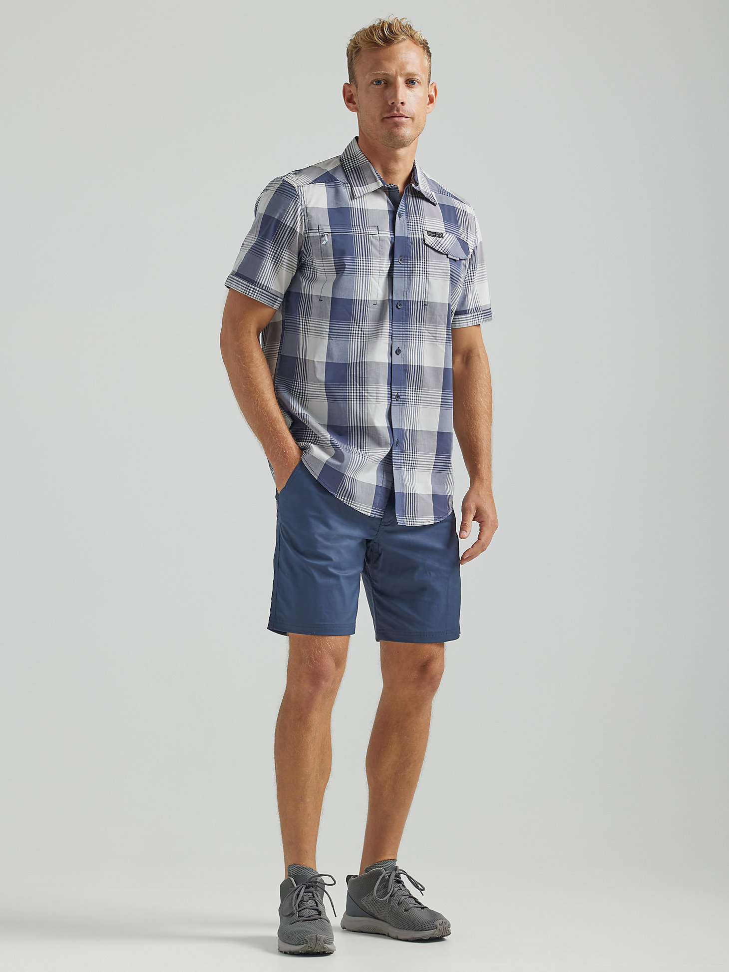 ATG By Wrangler™ Men's Asymmetrical Zip Pocket Plaid Shirt in Mist alternative view 7
