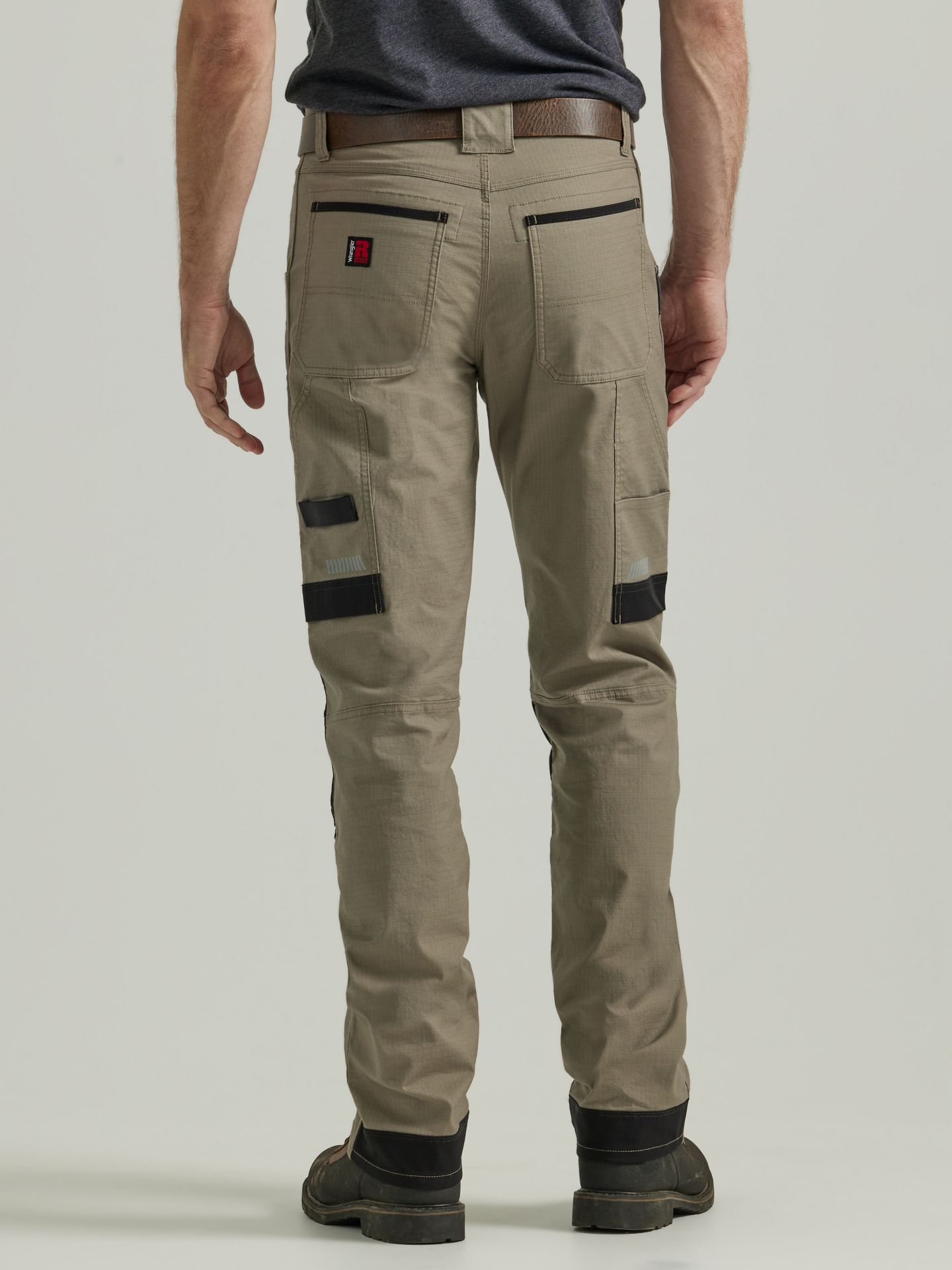 Мужские брюки Wrangler Riggs Workwear® Technical Carpenter, цвет: Тёмный хаки — фото 3