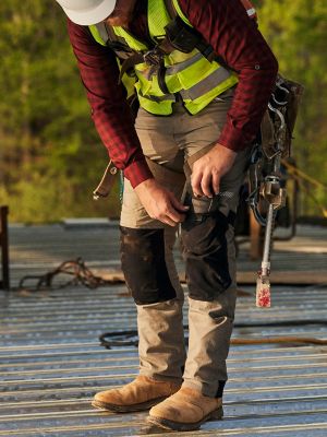 Wrangler® RIGGS Workwear® Technical Carpenter Pant in Dark Khaki alternative view 3