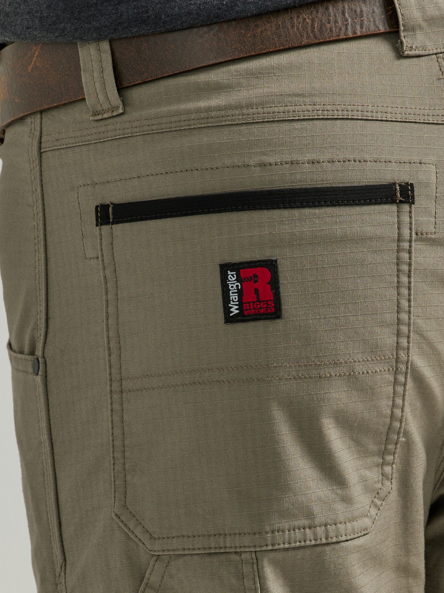 Мужские брюки Wrangler Riggs Workwear® Technical Carpenter, цвет: Тёмный хаки — фото 7