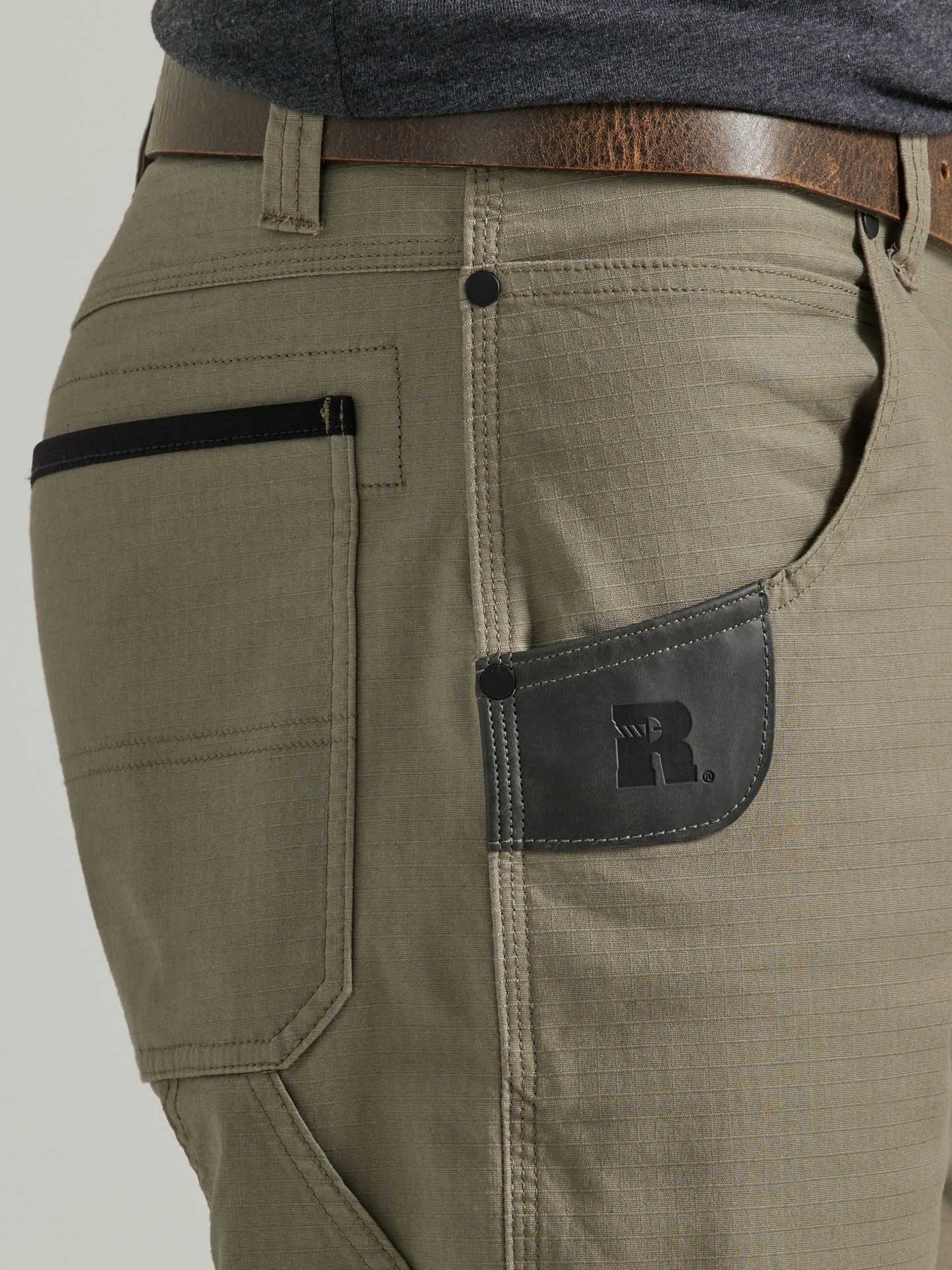 Мужские брюки Wrangler Riggs Workwear® Technical Carpenter, цвет: Тёмный хаки — фото 10
