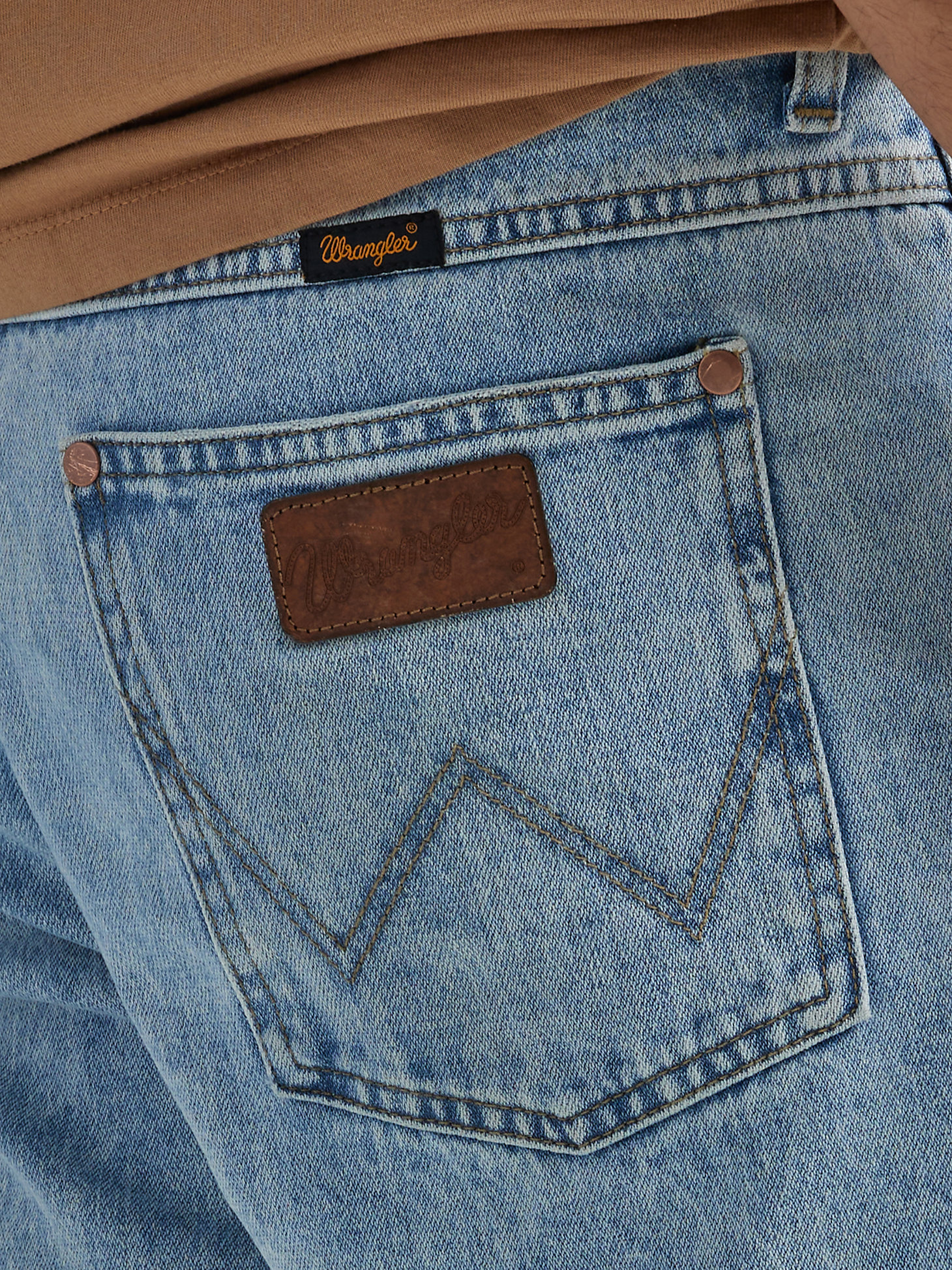 Men's Wrangler® Heritage Redding Loose Fit Jean in Ripped Light Wash alternative view 2