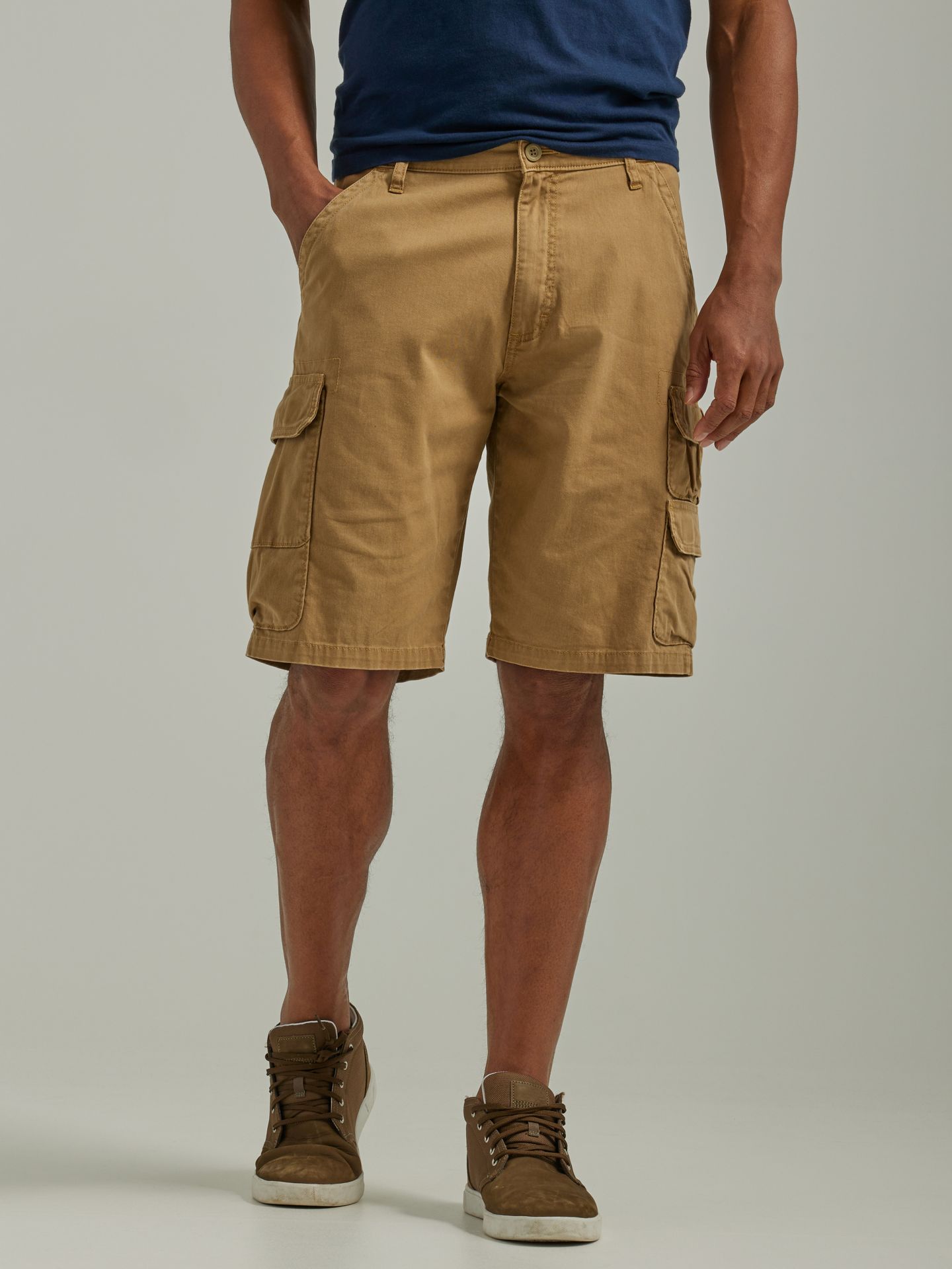 Мужские шорты Wrangler Five Star Premium Stacked Cargo Short, цвет: Acorn — фото 1