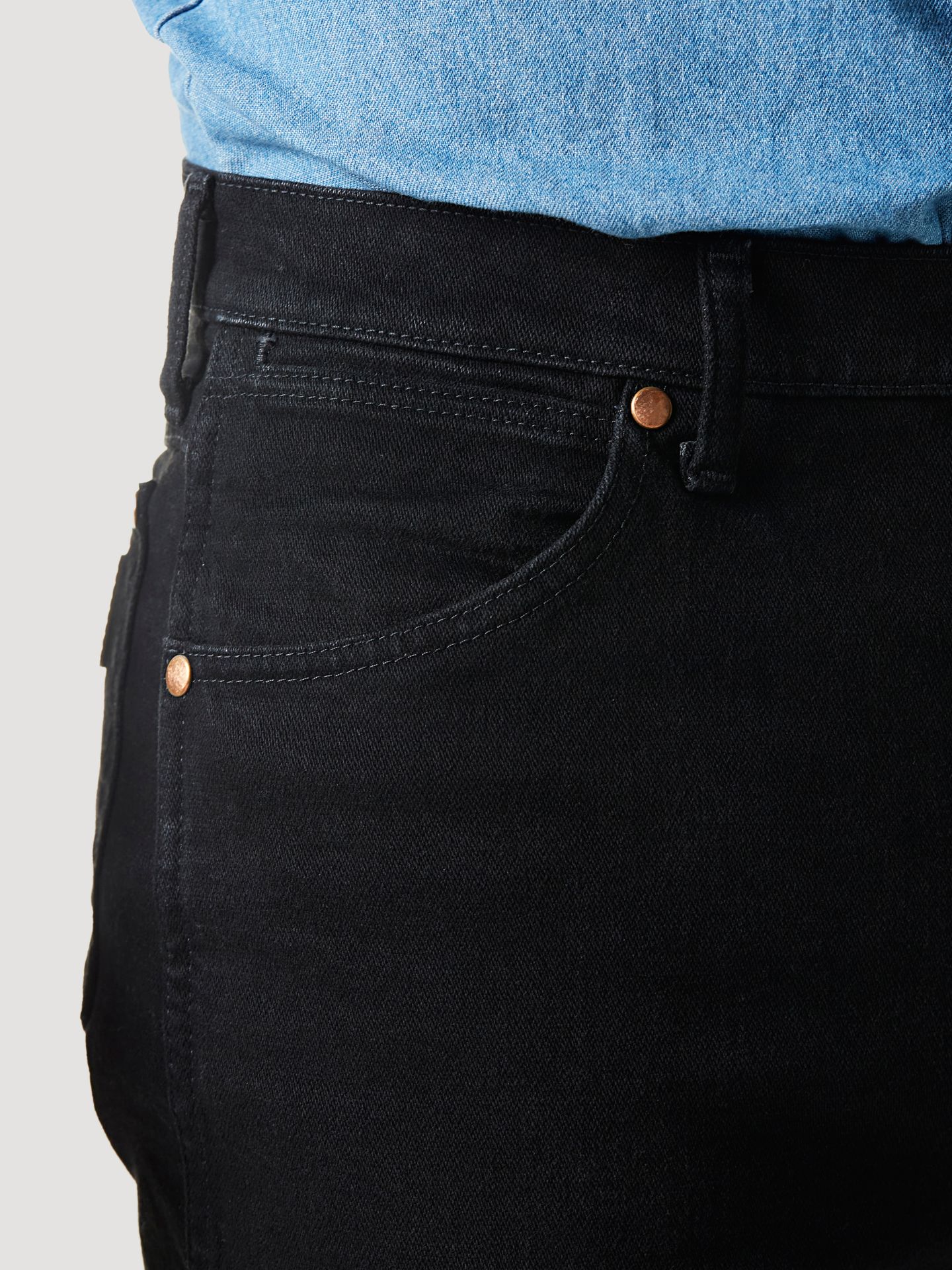 Мужские джинсы Wrangler Cowboy Cut® Original Fit Active Flex, цвет: Чёрный — фото 4
