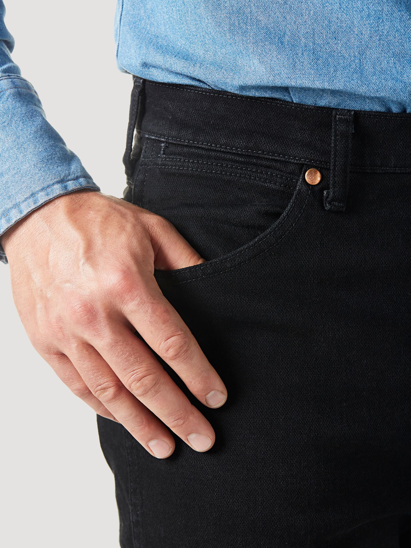 Мужские джинсы Wrangler Cowboy Cut® Original Fit Active Flex, цвет: Чёрный — фото 5