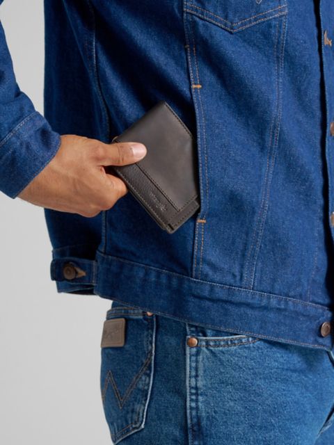 Мужские кошельки Wrangler Men's Embossed Passcase Bifold Wallet