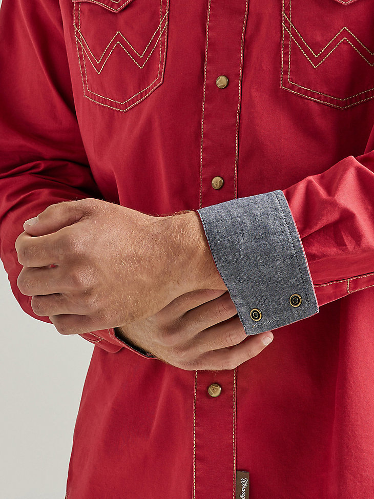 Men's Wrangler Retro® Premium Long Sleeve Button-Down Solid Shirt in Chili Red alternative view 3