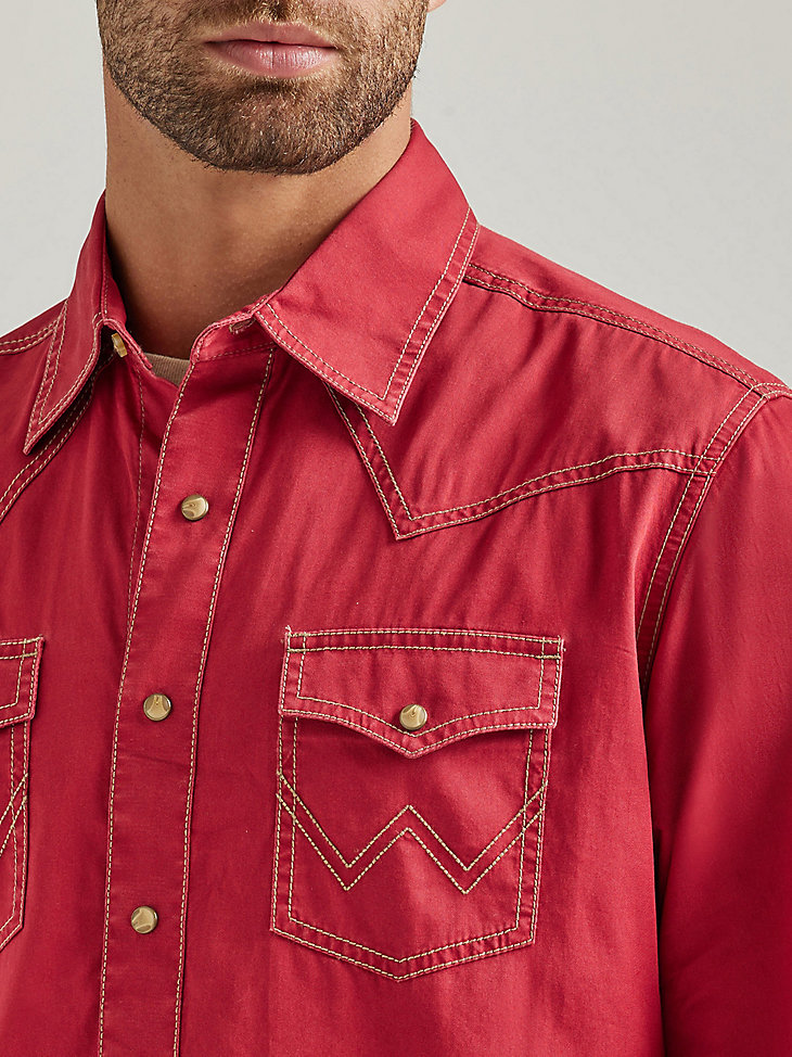 Men's Wrangler Retro® Premium Long Sleeve Button-Down Solid Shirt in Chili Red alternative view 4